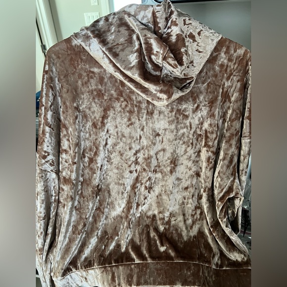 Fabletics Zip Up - Picture 4 of 4